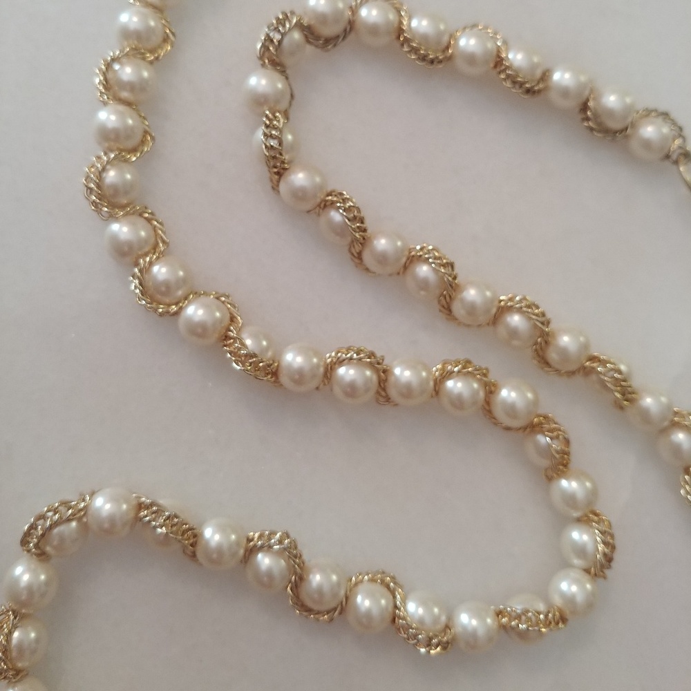 Banana republic Pearl and Brass necklace